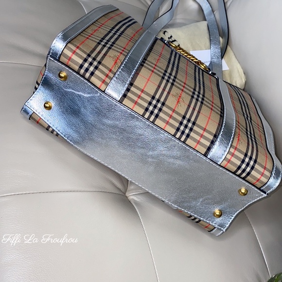 Authentic Burberry bag - Picture 11 of 16